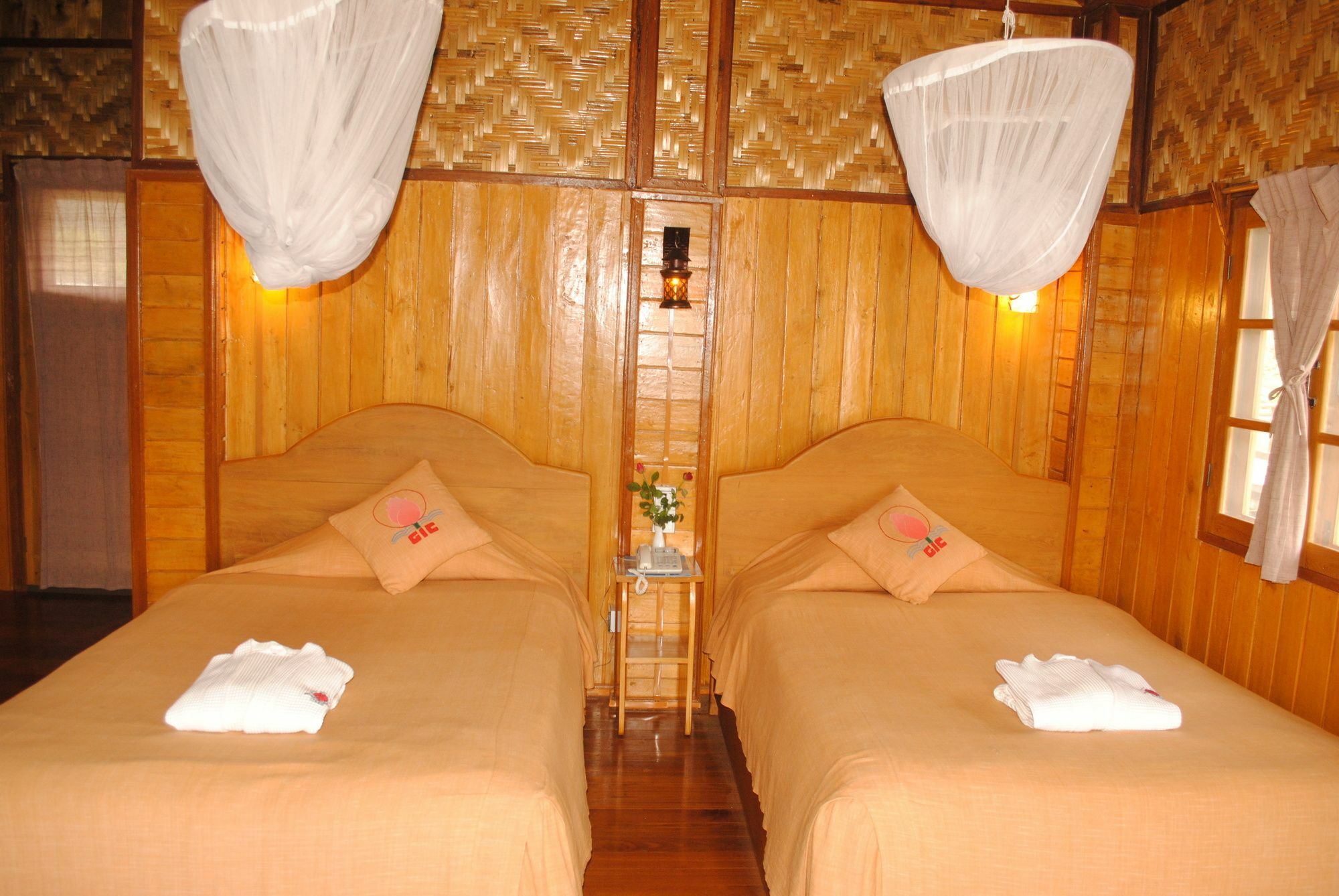 Golden Island Cottages Thale U Hotel Ивама Экстерьер фото