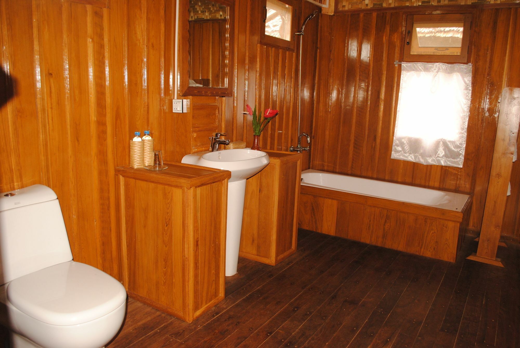 Golden Island Cottages Thale U Hotel Ивама Экстерьер фото