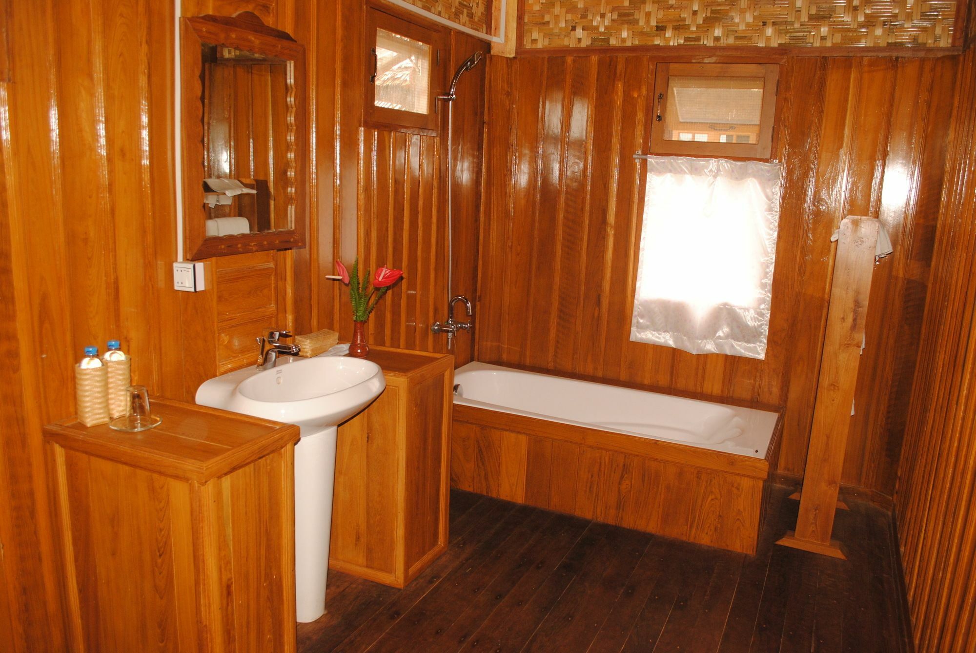Golden Island Cottages Thale U Hotel Ивама Экстерьер фото