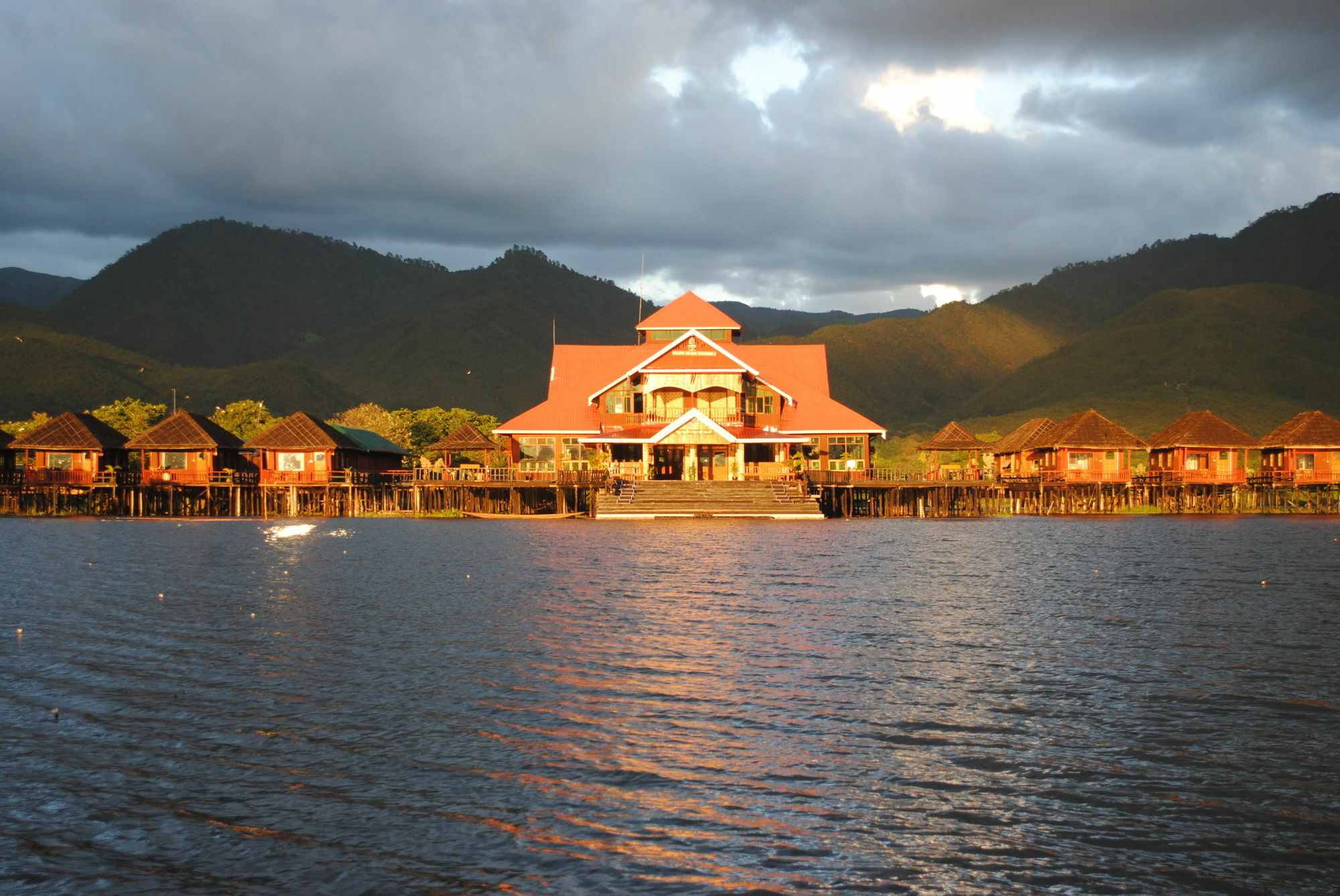 Golden Island Cottages Thale U Hotel Ивама Экстерьер фото