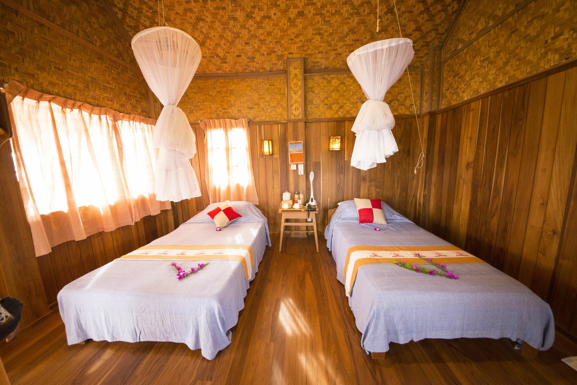 Golden Island Cottages Thale U Hotel Ивама Экстерьер фото