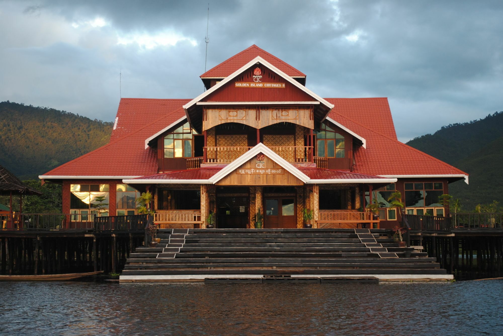 Golden Island Cottages Thale U Hotel Ивама Экстерьер фото